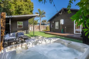 Beach House-HotTub-Srfbrds-Bikes - Image 2