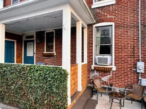 Historic City Center Townhouse - Image 3