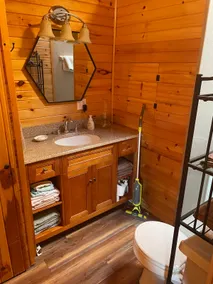 Cabin at Cedar Hill - Image 5