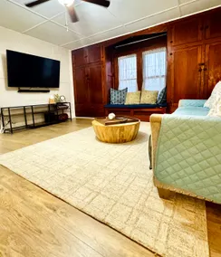 Rebecca's Retreat: Clean Comfort w/ 3 King Beds - Image 2