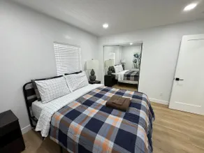 800sq ft one bedroom full kitchen w free parking - Image 2