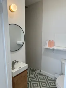 Cozy privet studio at Queen Village III - Image 4