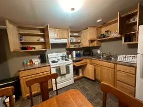 Cozy Apartment Above a Real Movie Theater - Image 5