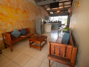 Colonial-style house - Image 3