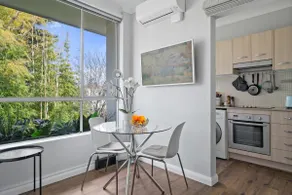 Stylish City Studio in Trendy Redfern - Image 5