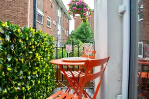 Spacious Home, Walk to City Centre & Free Parking - Image 5