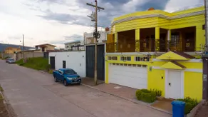 Golden Valley Luxury House - Image 5