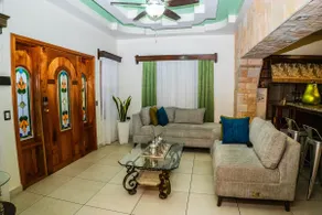 Golden Valley Luxury House - Image 3
