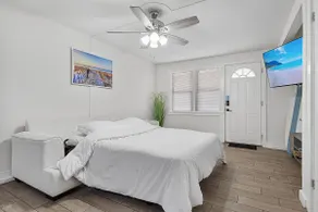 Cozy Beach Town Getaway - Image 3