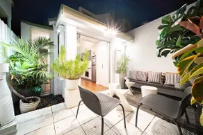 3BR Urban Oasis Pool, Gym & Parking Surry Hills - Image 5