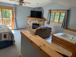 NEW! The Happy Traveler - Cabin at Starved Rock - Image 3