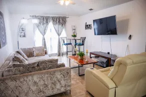 Emely's place clean, calming and spacious home - Image 2