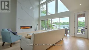 Luxury Waterfrnt Cottage w/Games Room - Image 3