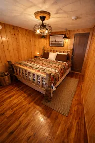 Sleeps 5 | Parking, Hot Tub & Sauna | Pet Friendly - Image 3