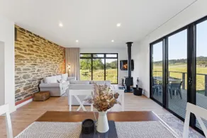 Farm Stay, Close to Wineries, Modern, Luxury - Image 2