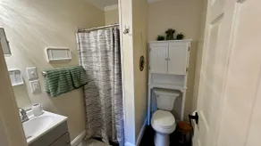 The Bear Den Guest House - Image 4