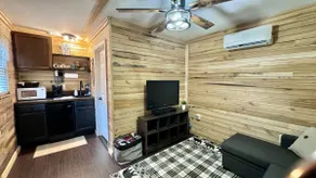 The Bear Den Guest House - Image 5