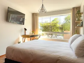 Stylish stay, peaceful park view - Image 4