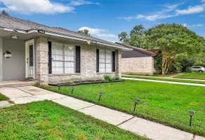 Peaceful 2 Bed/1 Bath Home between I-45 & IAH - Image 2