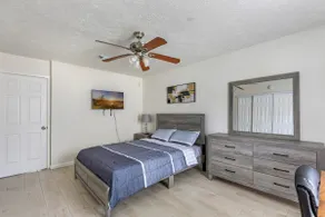 Peaceful 2 Bed/1 Bath Home between I-45 & IAH - Image 3