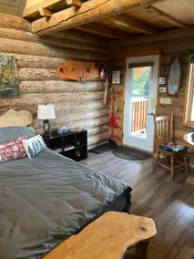 Log Cabin on the Lake Bed and Breakfast - Image 2