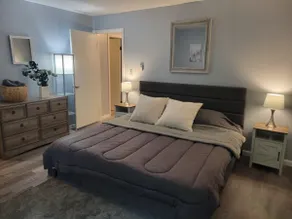 Modern, 5 min to Penn State! Breakfast, King Bed - Image 3