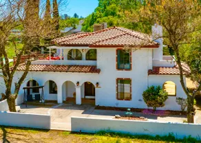 Spanish architecture w/ huge outdoor holiday tree - Image 5