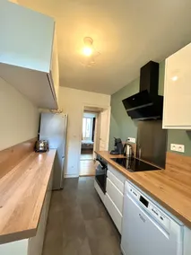 The Charming Burgundy, 2 bedrooms, private parking - Image 4