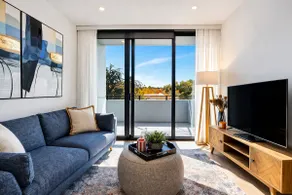 2BR Premium Apartment | Walk to Manuka + Parking - Image 3