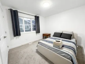 Modern, 3 BR Townhouse | 10 Min to Airport & Shops - Image 5