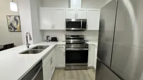 Modern, 3 BR Townhouse | 10 Min to Airport & Shops - Image 4