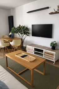 Cozy Bordeaux getaway near tram & city center - Image 5