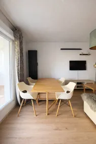 Cozy Bordeaux getaway near tram & city center - Image 3