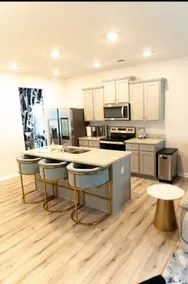 Beautiful New Spacious Townhome - Image 4
