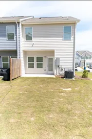 Beautiful New Spacious Townhome - Image 2