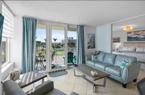 Beachfront Condo in Fort Myers Beach - Image 2