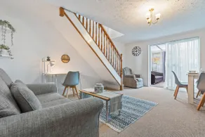 Central Peaceful Home with Parking, Wi-Fi and Garden - Image 5