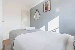 Central Peaceful Home with Parking, Wi-Fi and Garden - Image 4