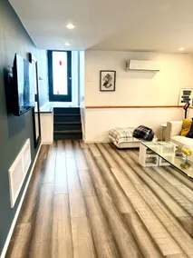 Modern, cozy, split level 1 bedroom apartment - Image 4