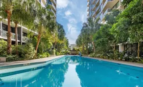 Newstead Retreat with pool, park & late check-out - Image 5