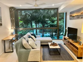 Newstead Retreat with pool, park & late check-out - Image 3