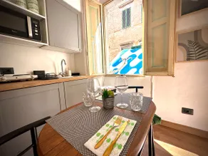 Very central, 1 minute walk to Piazza del Campo - Image 3