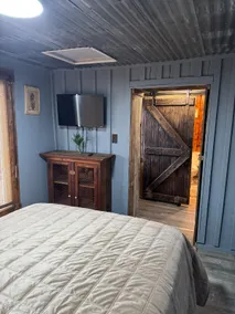 Rustic Tiny Cabin - Image 3