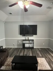 Modern & Spacious, King Bed, Smart HD TVs - Image 4