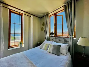 180° bay view, spacious, and heated - Image 4