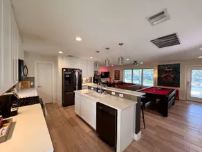 Modern-Vintage/Hot Tub/Pool Table/Vinyl Collection - Image 3