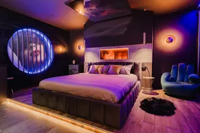 Love Room with King Size Bed and Spa - Image 2