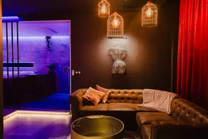 Love Room with King Size Bed and Spa - Image 4