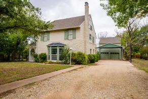 3-story, 1930s home with hot tub near ACU & HSU - Image 2