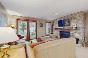 1BR Ski In/Out condo, fireplace, deck, wifi - Image 5